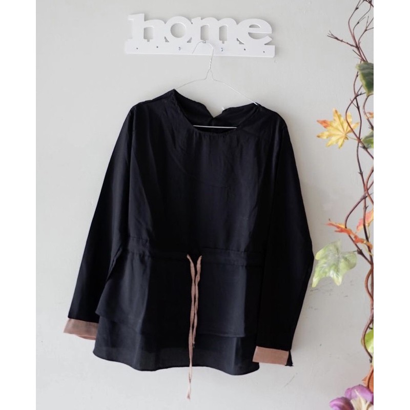 Blouse hitam polos