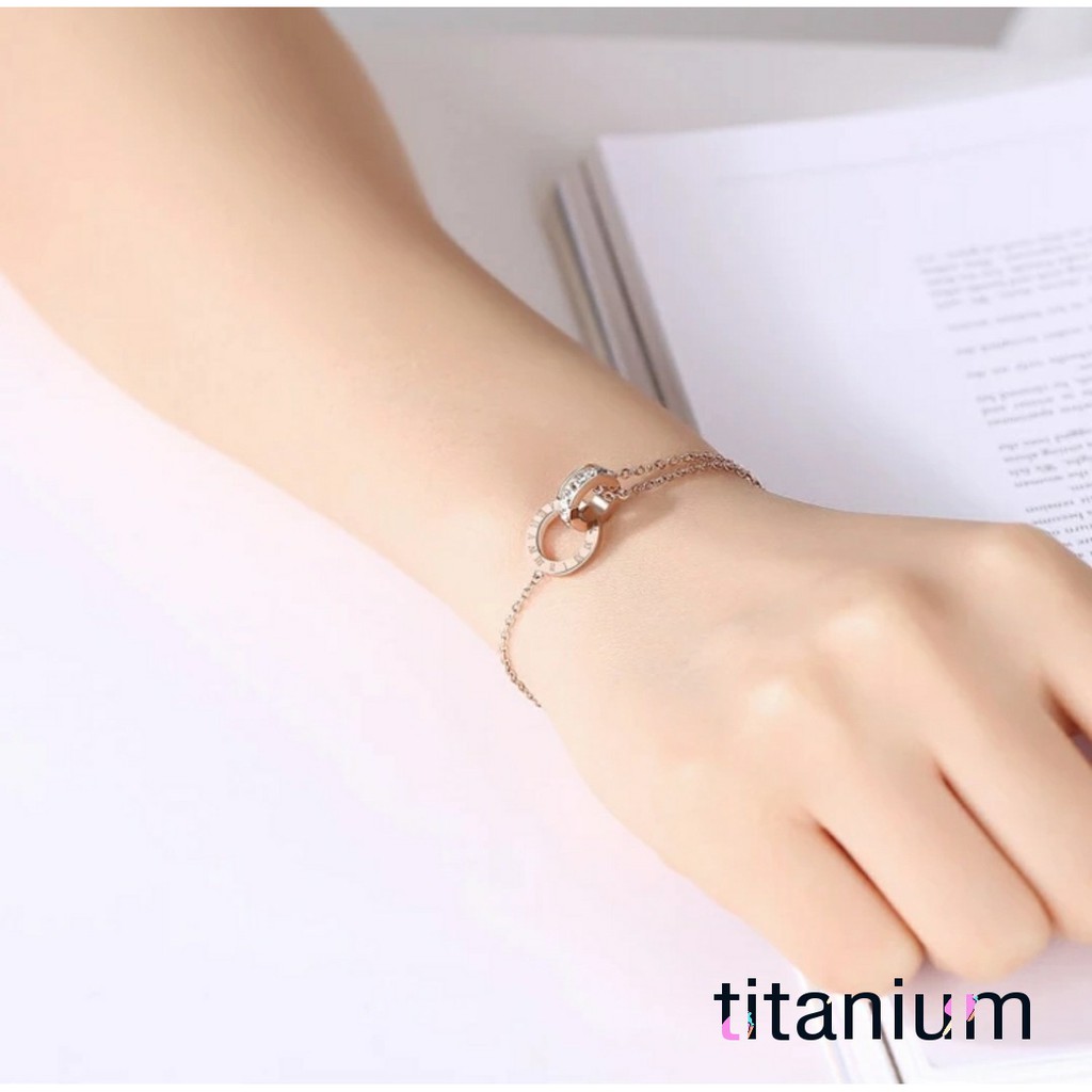 Gelang Rantai Titanium Bvlgr Huruf Romawi Two Rings Kristal Tersedia Warna Rose Gold, Gold dan Silver