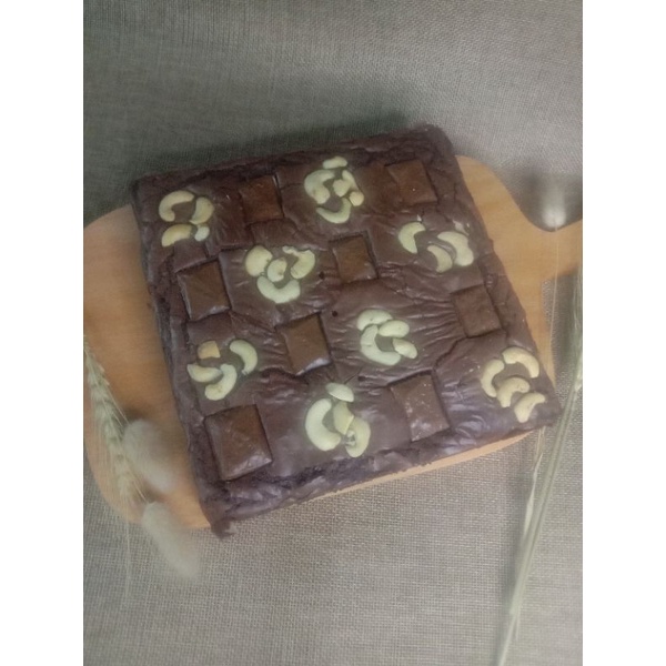 

fudgy brownies mix topping size 18x18
