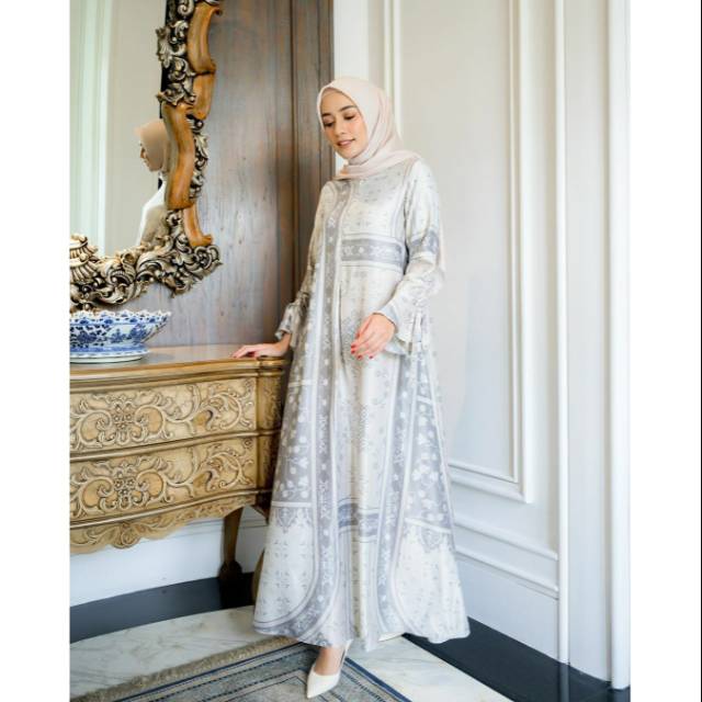 Agnia Dress Peony size M Wearing Klamby