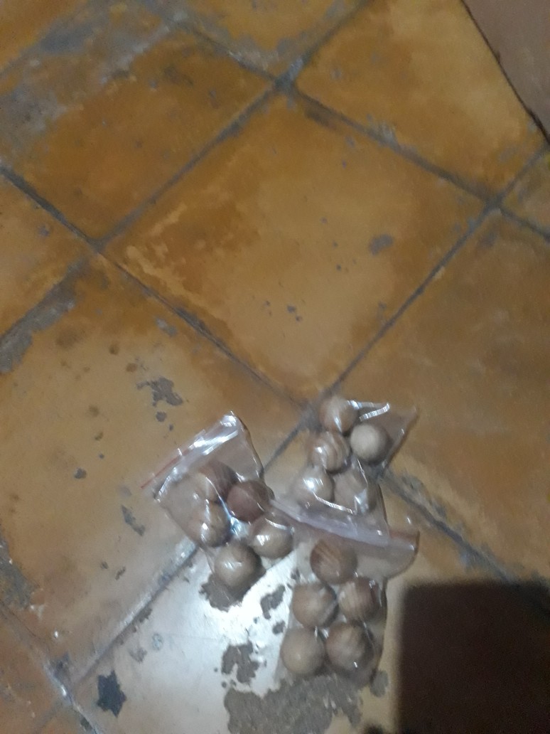 Bola Kayu Pengganti Kapur Barus (1 Set Isi 5)