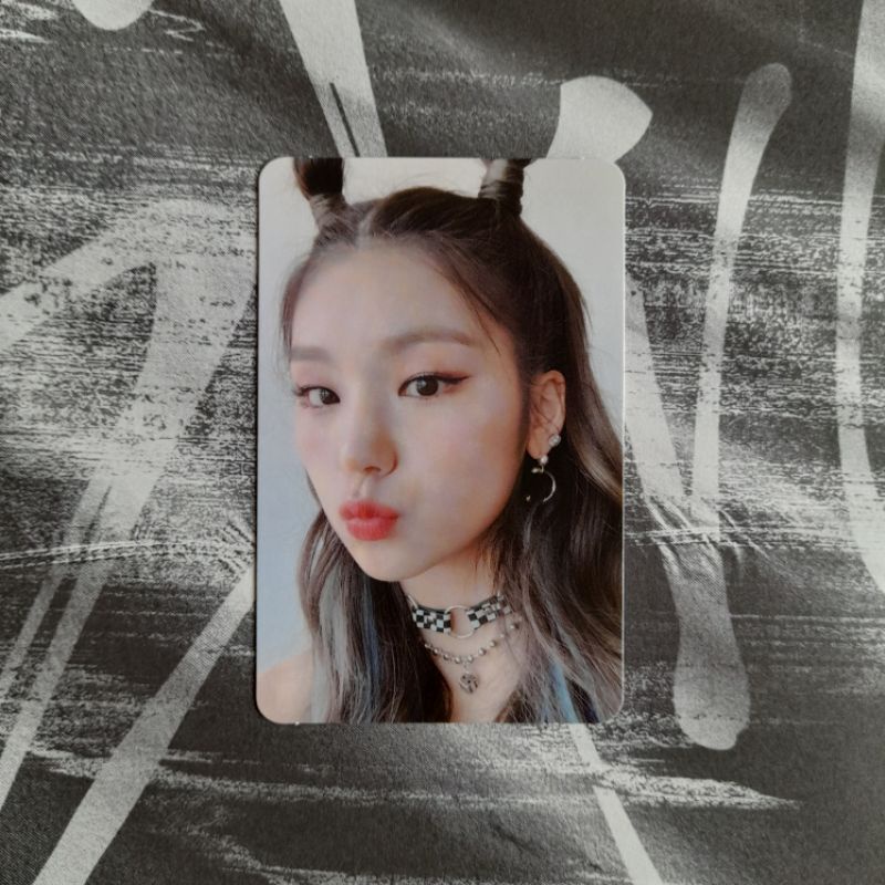 Yeji ICY Pout Photocard PC Itz Me Album Poca ITZY Lia Ryujin Chaeryeong Yuna