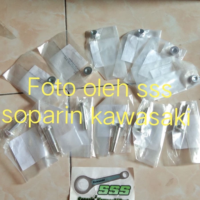 baut gear belakang dan mur ninja r dan rr 1set