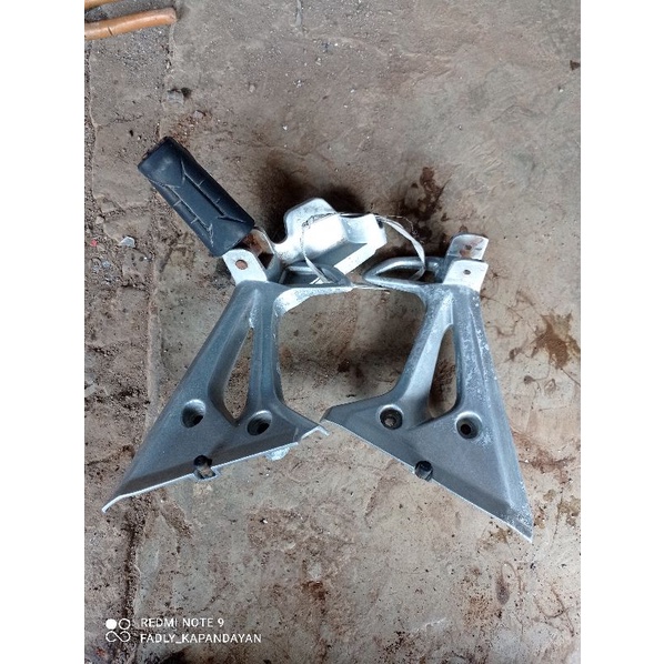 breket step,pijakan kaki belakang honda blade new original.