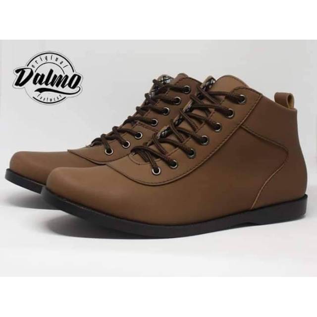 Sepatu pria Dalmo