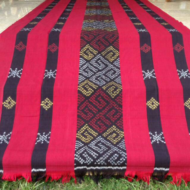 TENUN MOTIF TORAJA DOMINAN WARNA PINK (TENUN ETNIK)