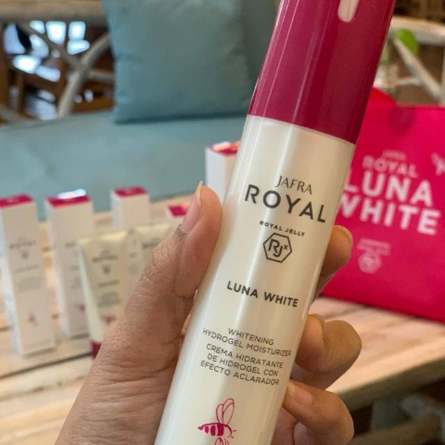 Jafra royal luna white