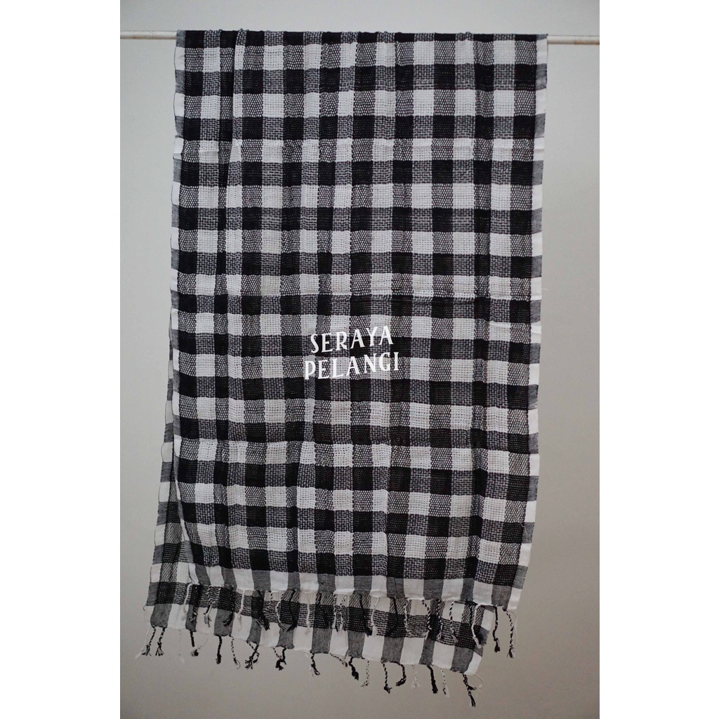 Selendang Rajut | Scarf | Syal | Shawl | Pasmina | Pashmina | Souvenir | Birthday Gift | Hadiah Ulang Tahun | Aksesoris Fashion Wanita Pria | Poleng | Catur | Kotak Hitam Putih | Grosir Murah | Unisex | Polos-01 Kotak Hitam-Putih