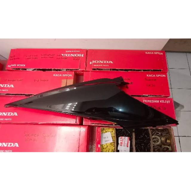 Cover body samping kanan hitam Beat karbu ori Ahm 83500-KVY-960 FMB