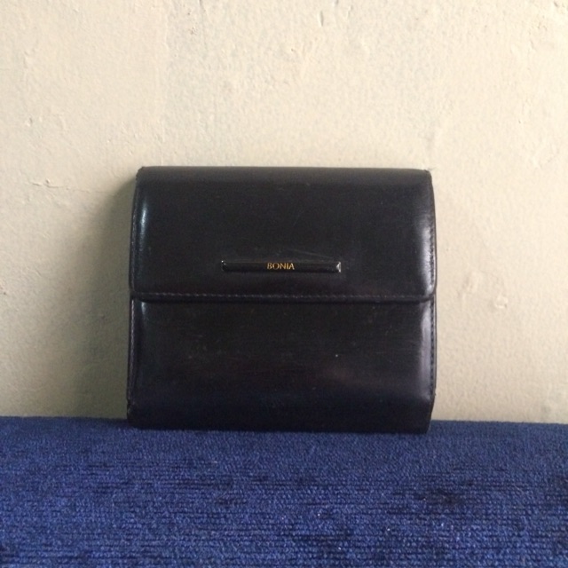 Dompet second/preloved bonia with deffect