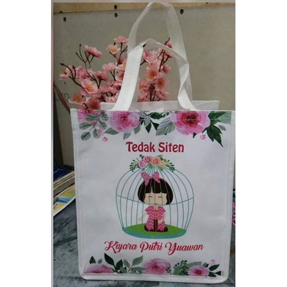 

TAS ULTAH CUSTOM - JUMBO UK 25x14x30 (PxLxT) - GOODIE BAG