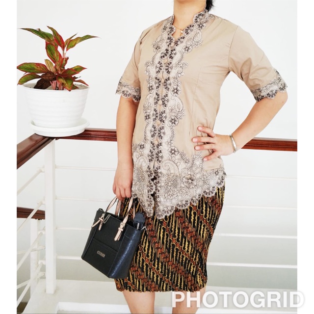 Kebaya Bordir /Kebaya Encim / Kebaya Bordir Tangan Pendek / Kebaya Katun Bordir