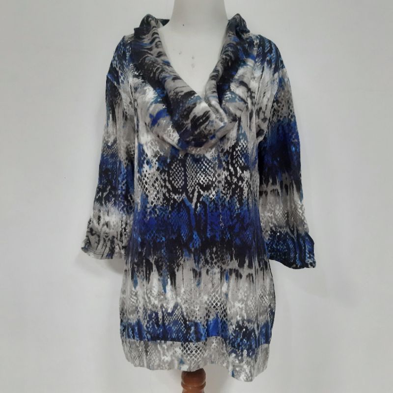 PRELOVED / THRIFT / SECOND LONGLEVE / KAOS WANITA MODEL KNIT / RAJUT MOTIF FULL SISIK ABSTRAK BLUE G