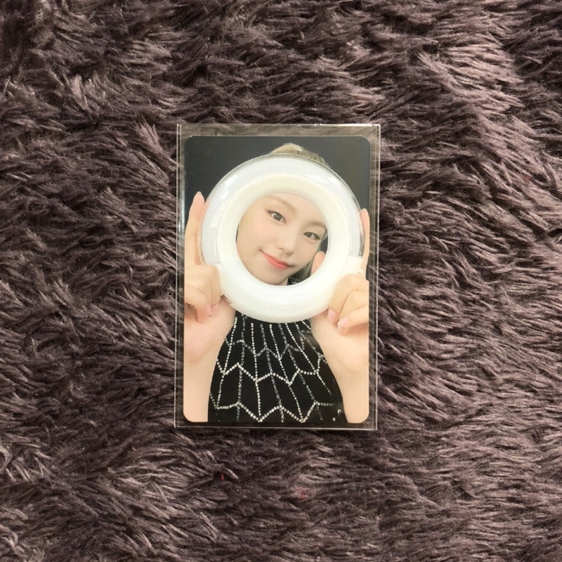 ITZY Yeji Lightring Photocard PC