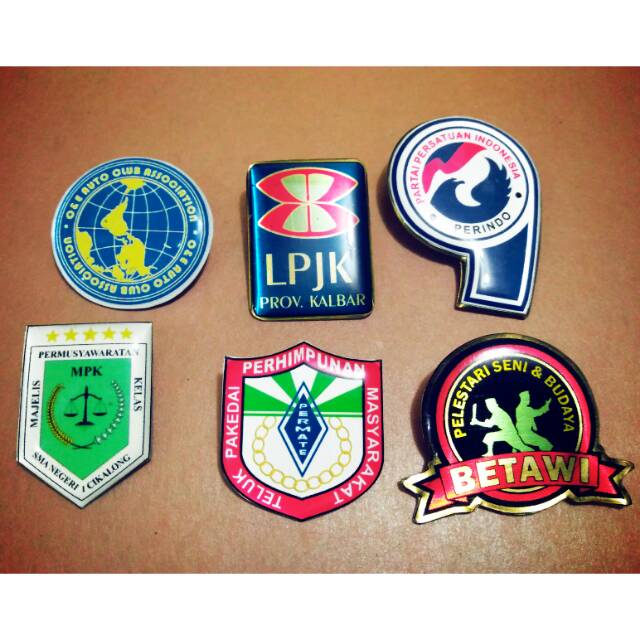 Pin Resin Kuningan