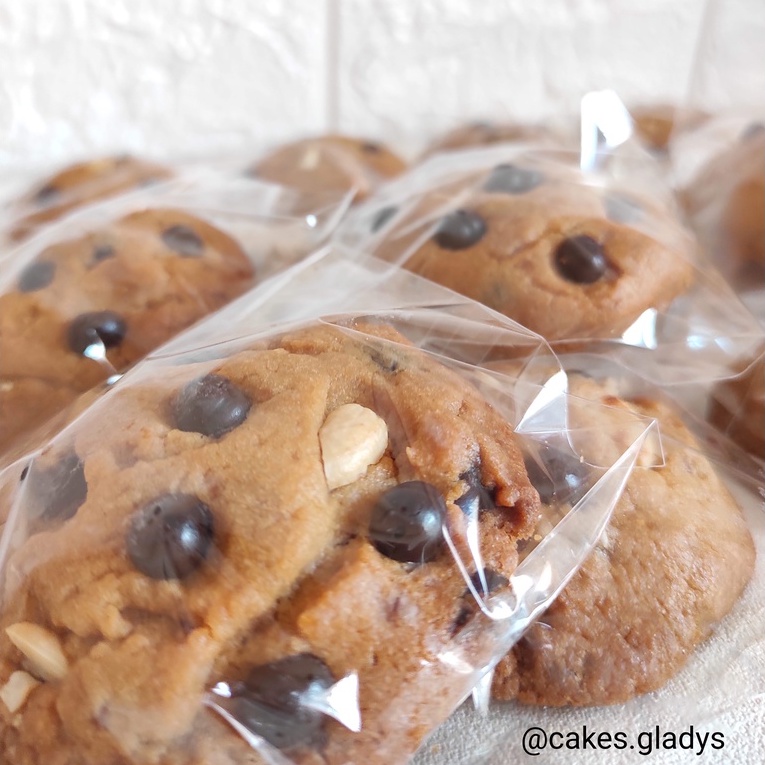 

Big CHOCOLATE Cookies | Classic Cookies (5 Pcs)