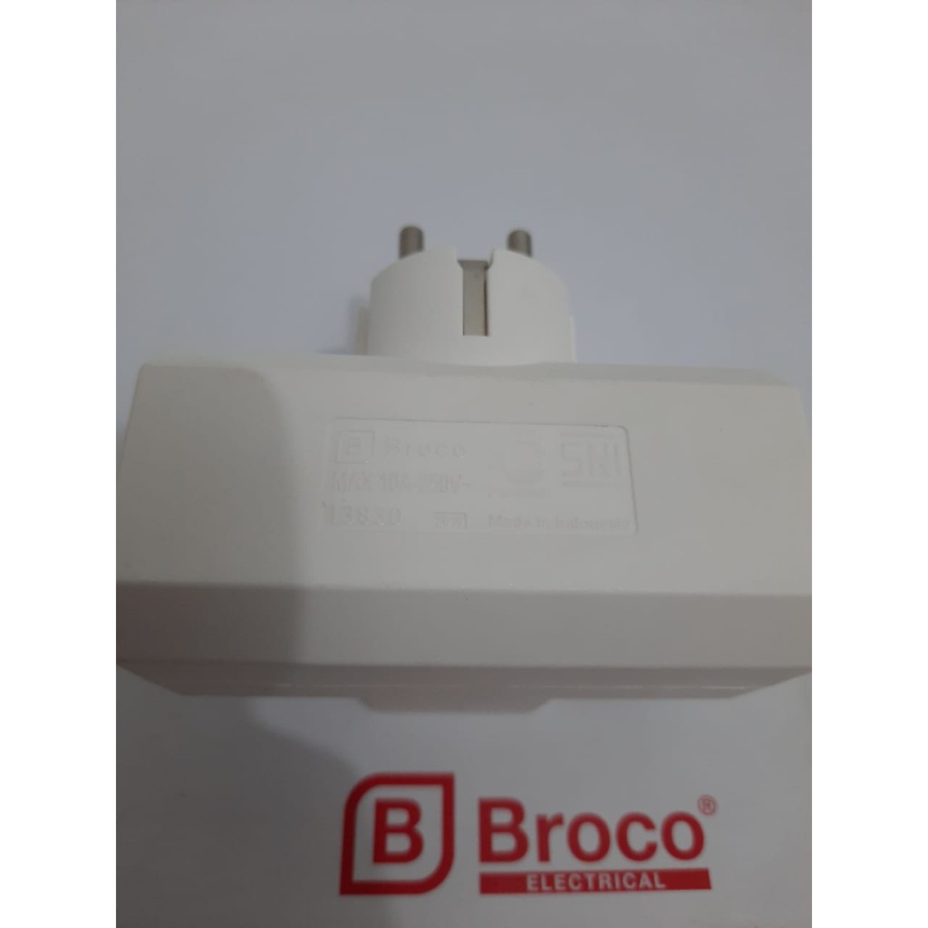 Steker Broco/Colokan T Arde Persegi White 13830