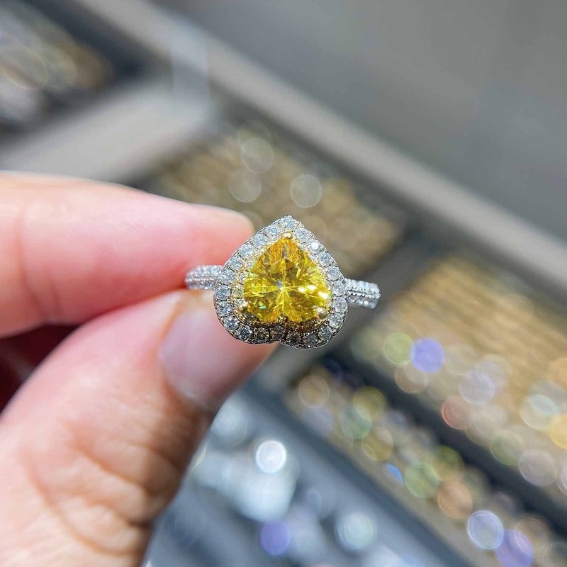 Classic Super Shiny Bright Yellow Diamond Heart-Shaped Ring