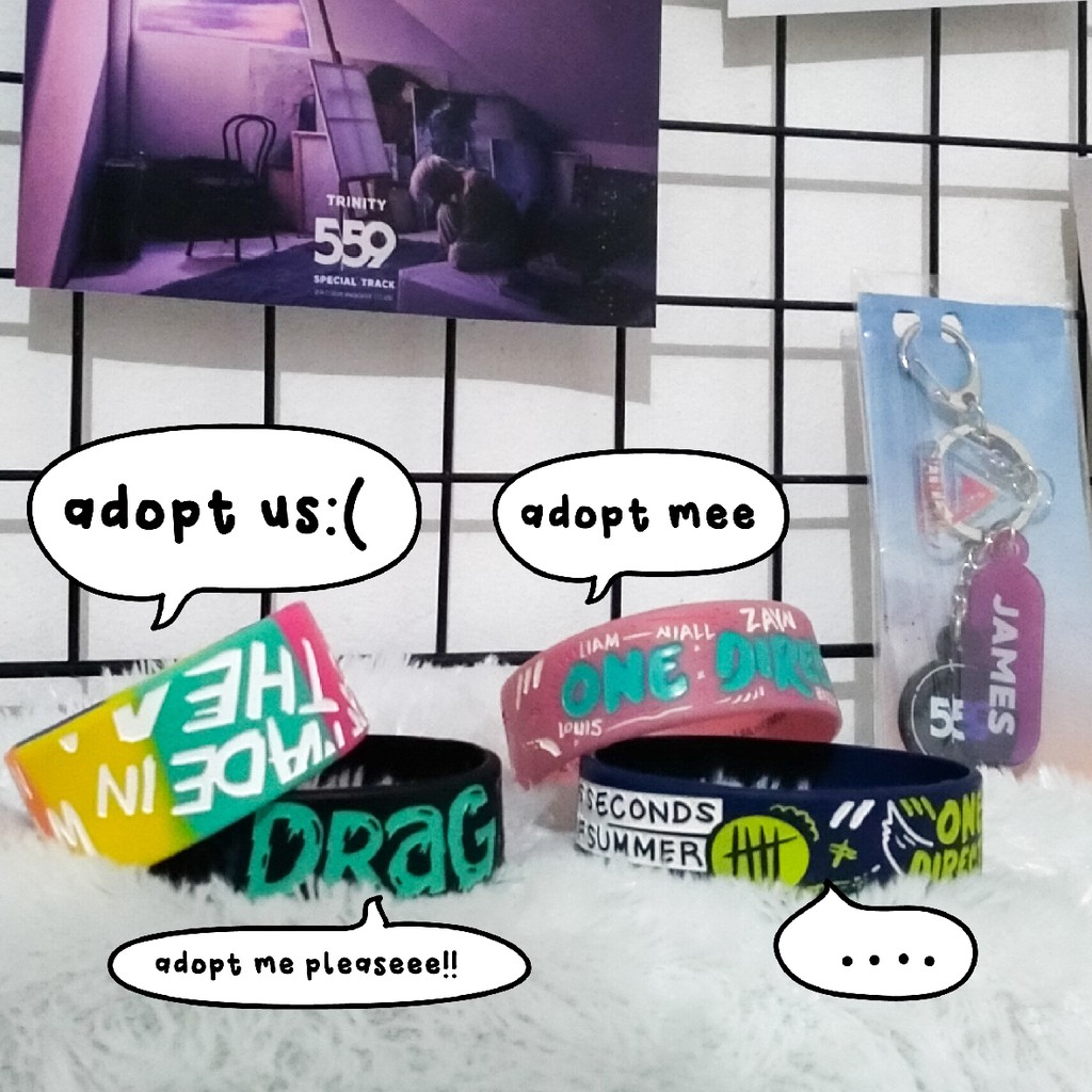 WOOHOOBANDZ One Direction Wirstbands preloved