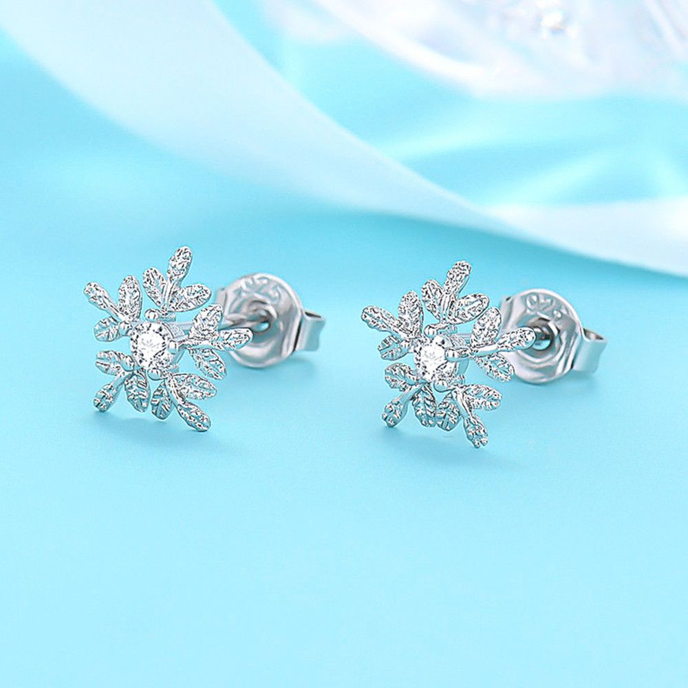 Anting Stud Desain Nanas Snowflake Bahan 925 Sterling Silver Aksen Zirkon Untuk Wanita