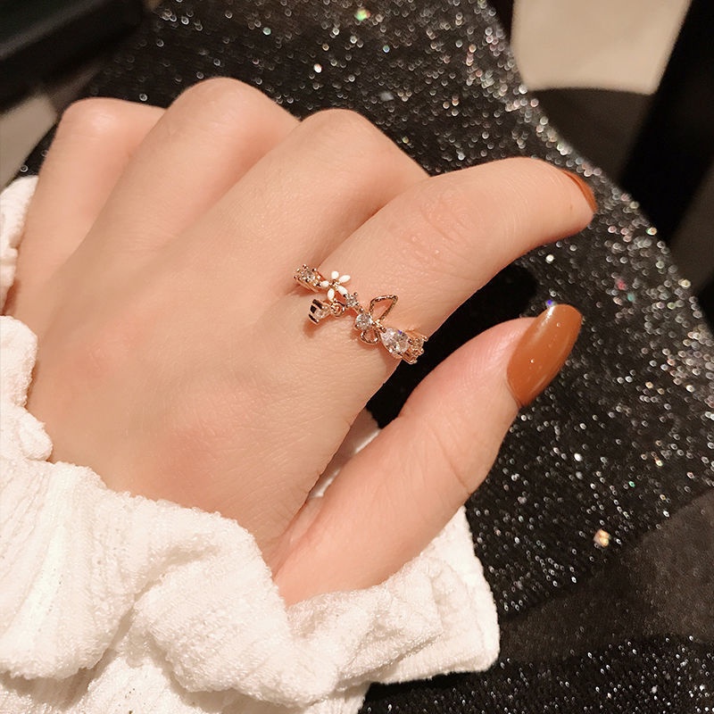 Cincin Jari Telunjuk Model Terbuka Desain Bunga Aksen Berlian Untuk Wanita