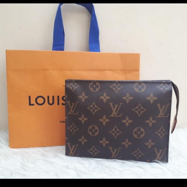 LV pochette
