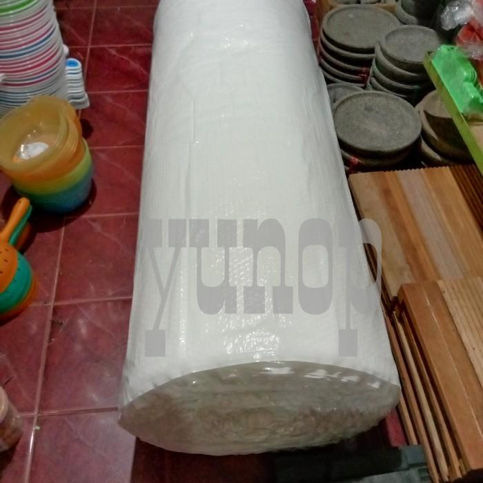 

Wrap Bubble Wrap Roll Warna Putih Susu Tanpa Kornes