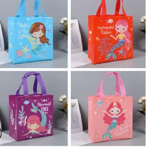 

Borong Promo HAPPY TIME GOODIE BAG DX23 (1 LUSIN WARNA RANDOM) ANEKA GAMBAR KARAKTER LUCU ULANG TAHUN HAPPY BIRTHDAY TAS KARUNG PLASTIK SOUVENIR