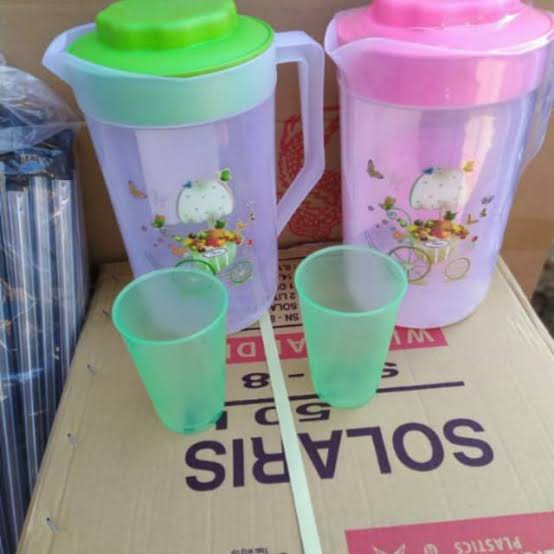 Teko Plastik 2,1 Liter Air Eskan Plastik Bonus Gelas 2 Pcs Merek Taiwan