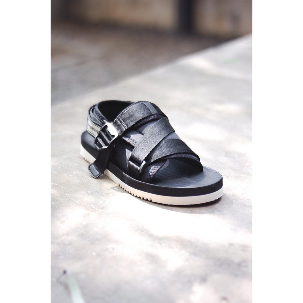 SANDAL KASUAL PRIA WANITA VOLKERFOOTWEAR ARTIKEL MOCK UP BLACKWHITE SOLECUTE