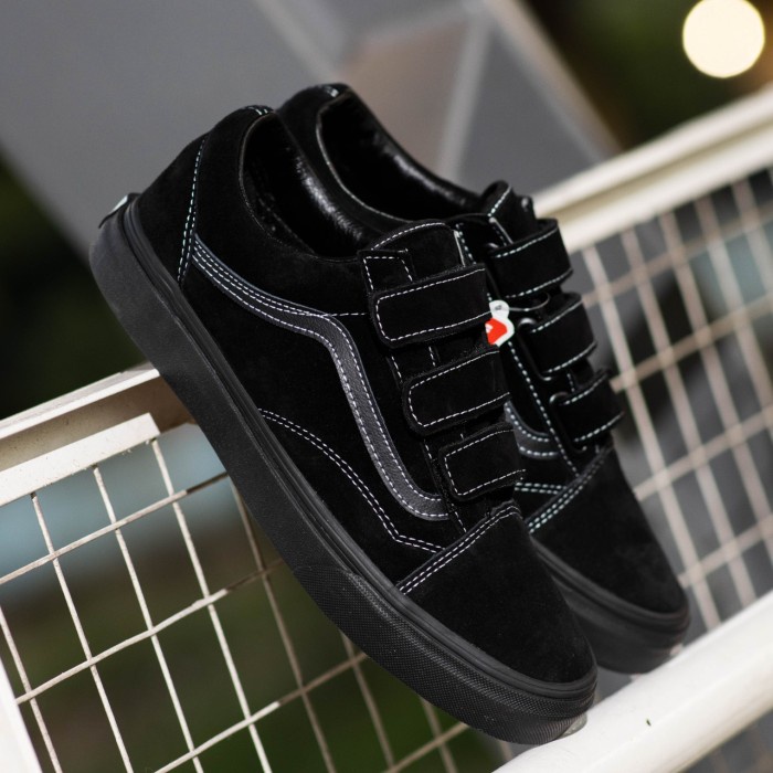 harga sepatu vans old skool full black original