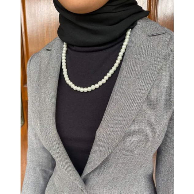 Kalung Mutiara Panjang cocok untuk Hijabers