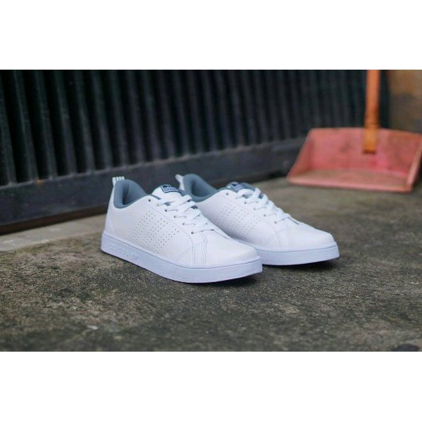 Adidas AVG//Sepatu Adidas Wanita//Sepatu Adidas AVG//Sepatu Adidas Wanitasepatu Sneakers adidas