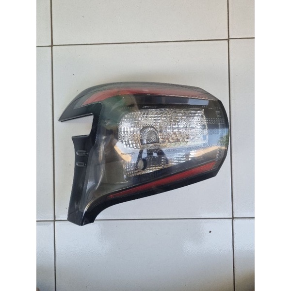 STOPLAMP LAMPU BELAKANG SIENTA TYPE Q KIRI