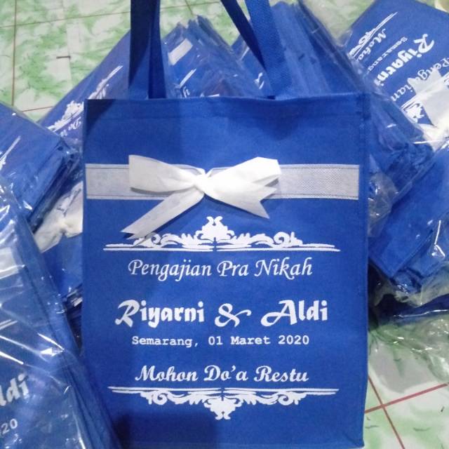 

tas hajatan ukuran box 22x22 + dus snack ..sablon