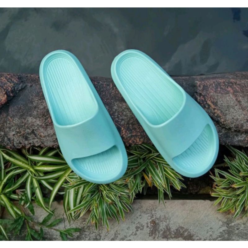 Sandal Wanita Karet Slide Slip On Bahan Karet Terbaik