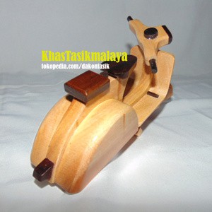 DT-16032 Mainan Miniatur Motor Vespa Kayu