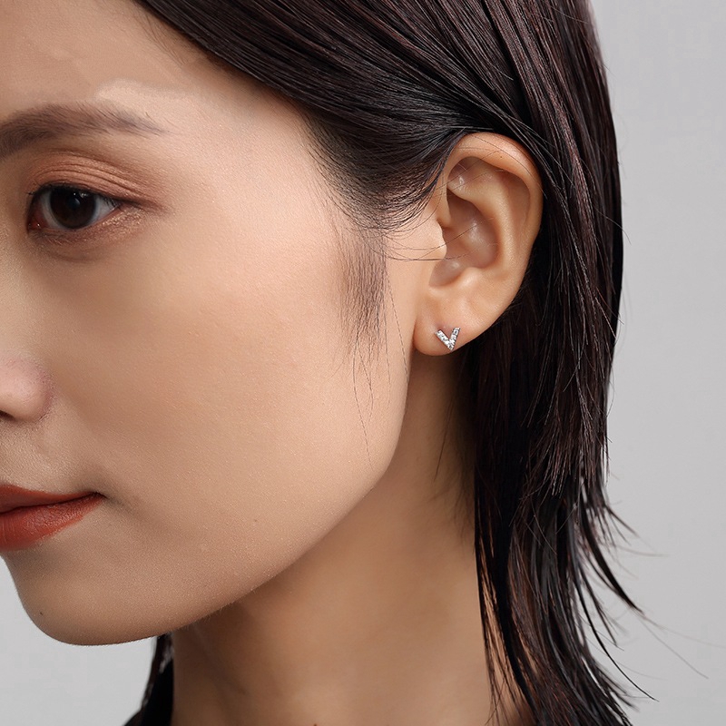 Kreatif Temperamen Pribadi Berlian Huruf V-Berbentuk Anting-Anting