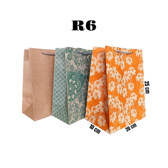 

Paperbag R6 20x10x25. Cocok untuk tas souvenir, hajatan, kado. Kertas berkualitas!