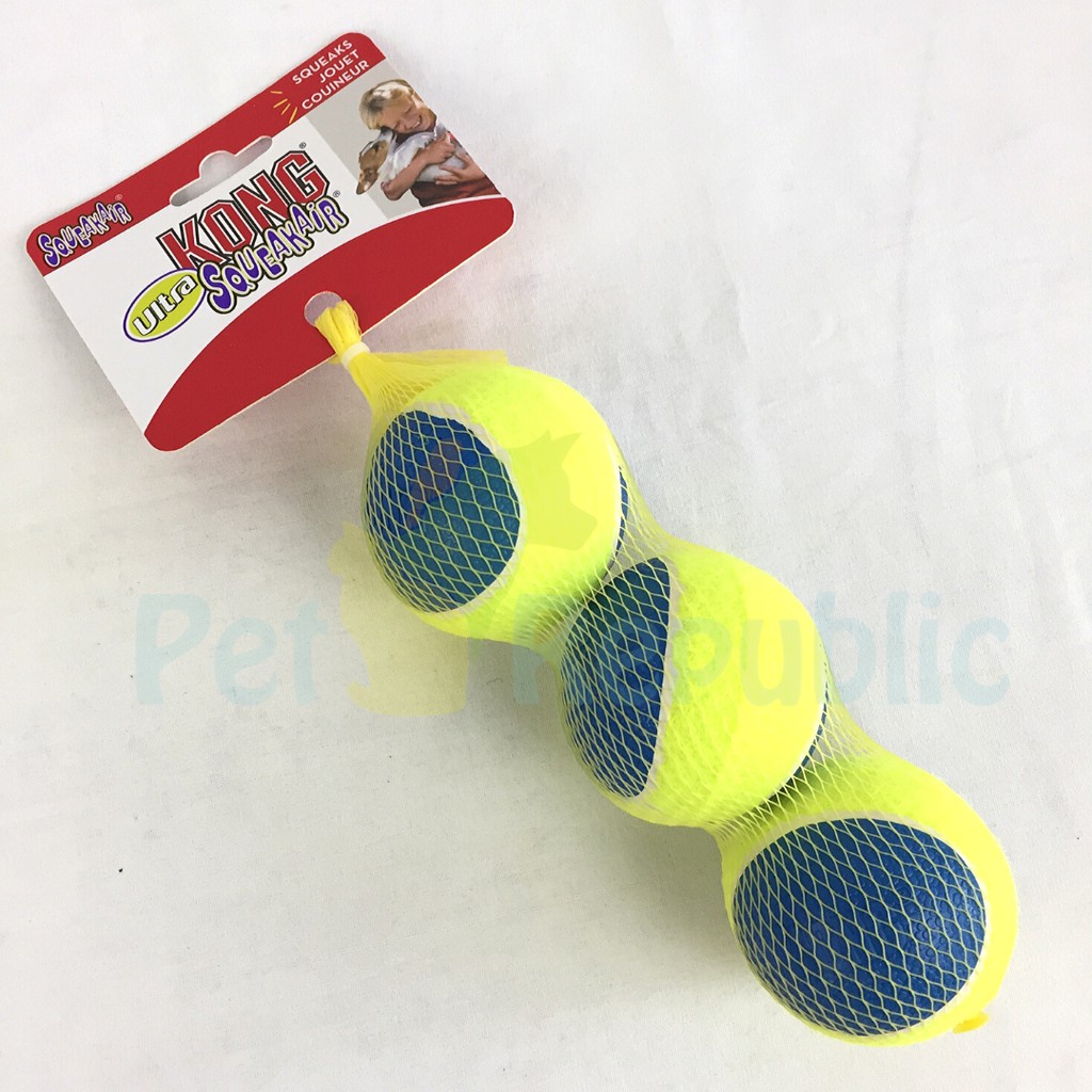 

Pet Republic Mainan Anjing KONG AUT2 Ultra Squeak Air Ball Medium 3pcs