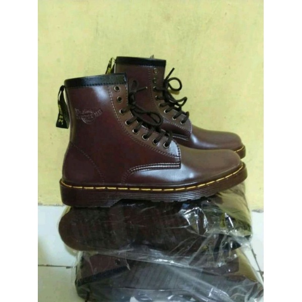 sepatu dokmart boots pria dan wanita unisex sepatu dr marteen.sepatu terlaris.sepatu murah.sepatu boots tinggi.sepatu