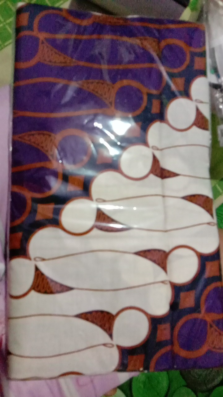 Kain Batik Solo Motif Parang Barong Warna Ungu Terong
