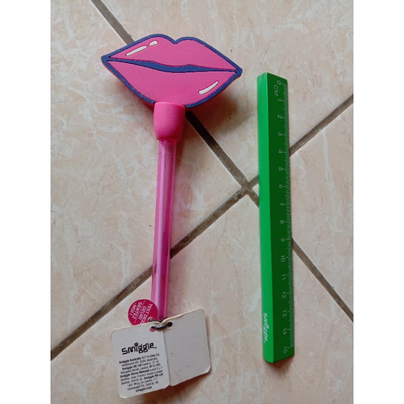 

Pulpen dan penggaris smiggle ori