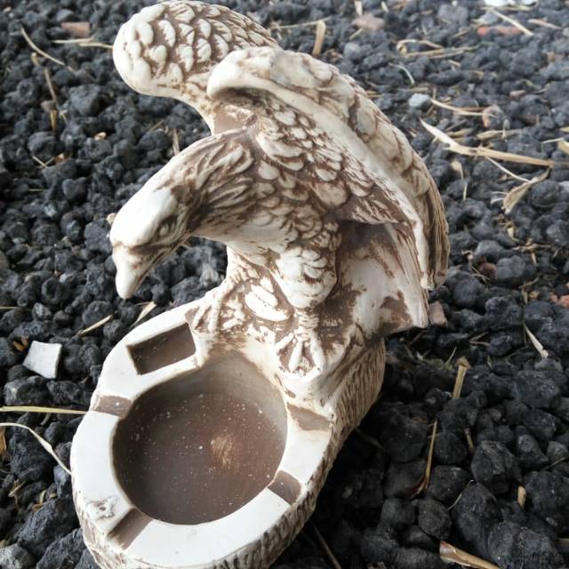 Asbak Rokok Burung Garuda Bahan FiberGlass - Souvenir Jogja - Pajangan.