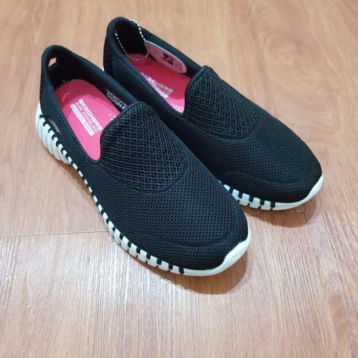 SEPATU SKECHERS GOWALK SMART - BLACK/WHITE / SKECHERS WANITA