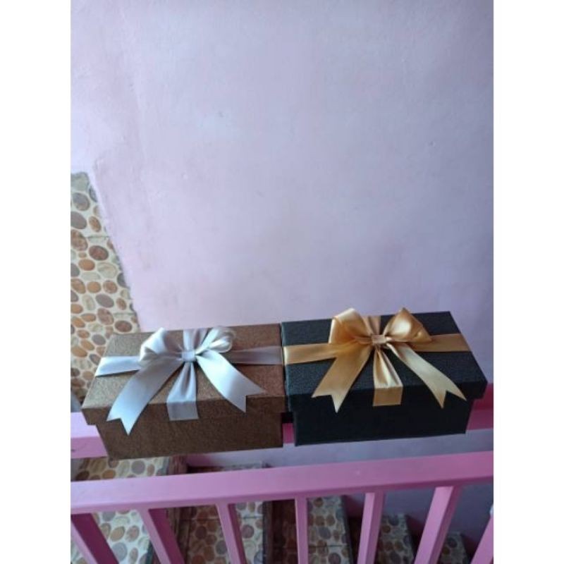 

kotak kado / kotak hadiah / kotak gift ukuran mini ukuran 17x10x7,5cm