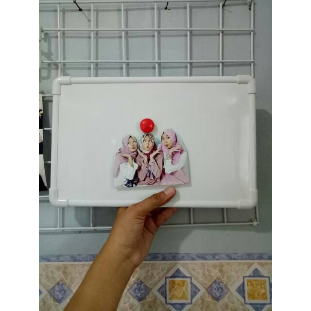 

Papan tulis (white board) daiso 18 x 28 cm
