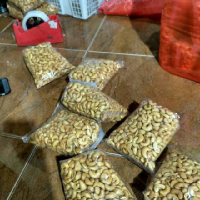 

Kacang Mede/Mete/Mente/Cashew Wonogiri Utuh Biasa Matang Original 500gr