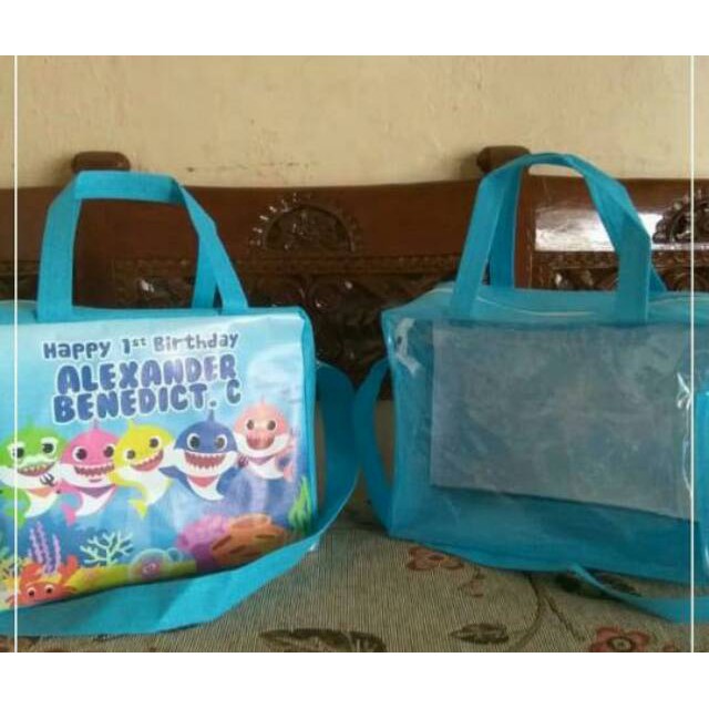 

TAS ULTAH MIKA RESLITING SLEMPANG UK 25 X 18 X 22