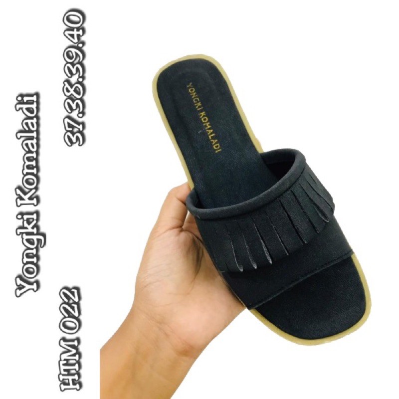 sandal yongki hitam rumbai